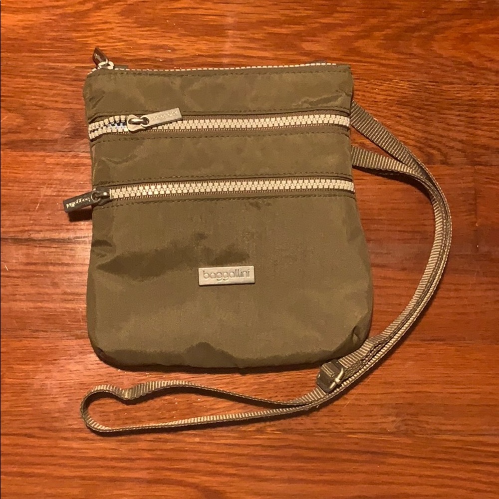NEVER USED baggallini purse